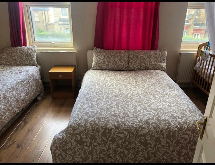Gazde/Camere de închiriat Finchley Road *