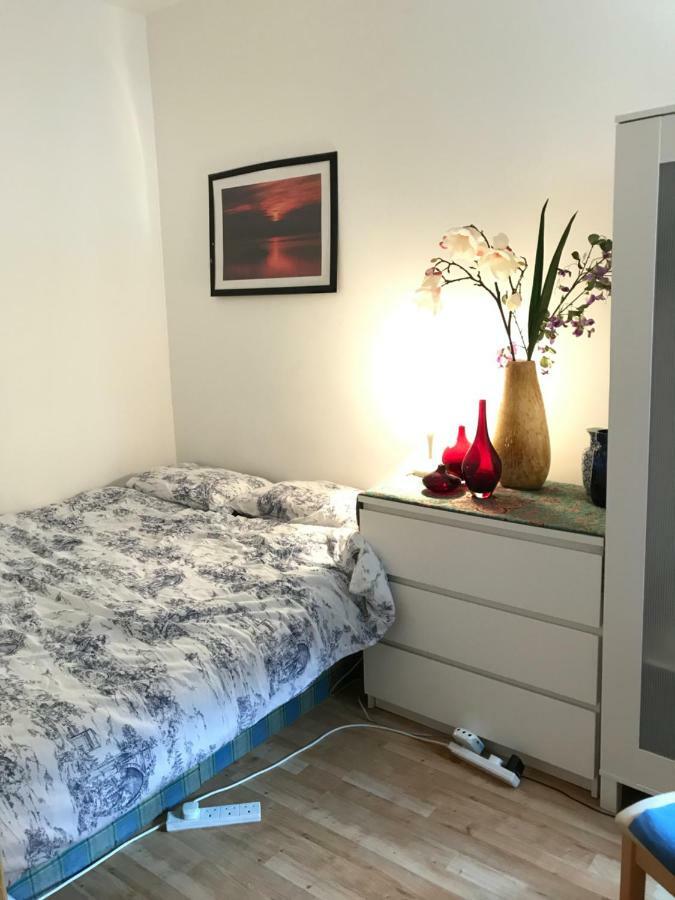 Gazde/Camere de închiriat Finchley Road *